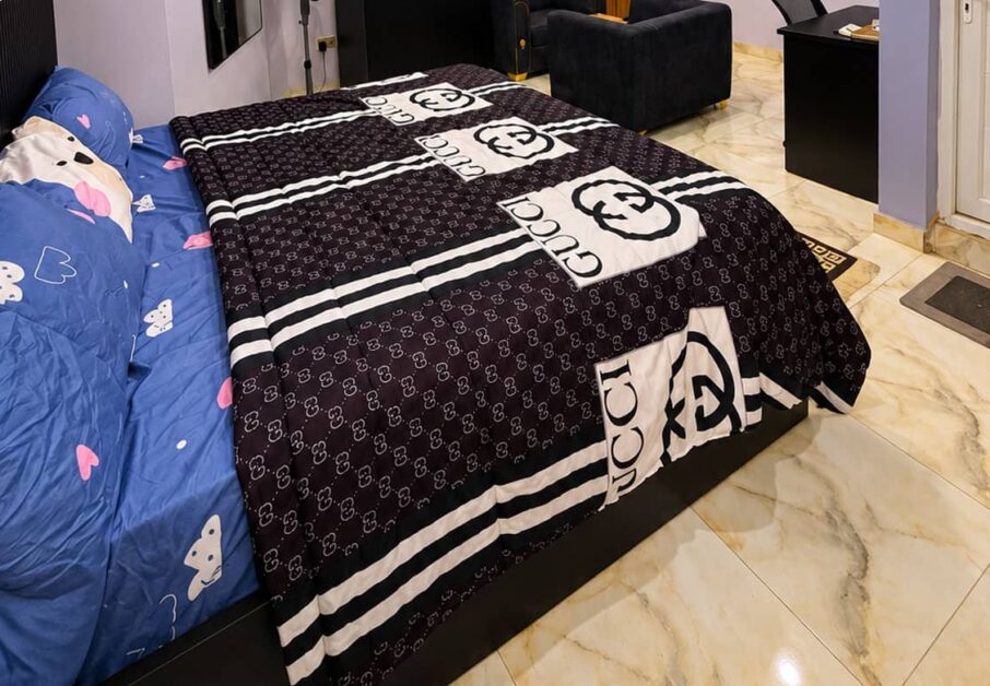 SL Hotel & Suites Royal deluxe room bed